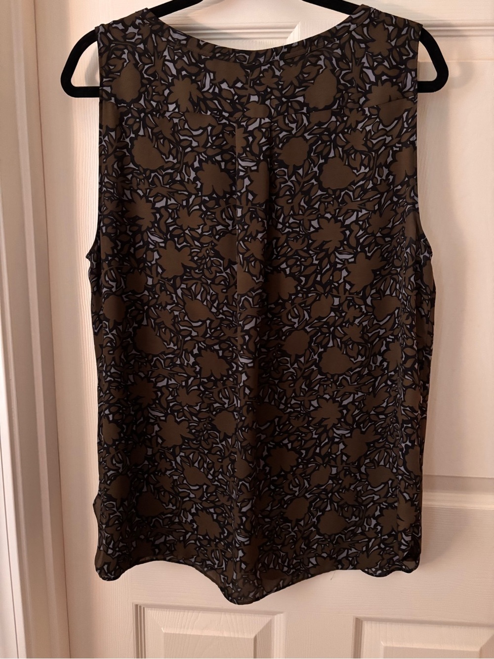 LOFT Olive and Black Floral Sleeveless Camisole - Picture 2 of 3
